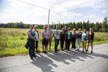 Korkeasaari Zoo and Puuni Oy staff in front of Mikkeli carbon sink