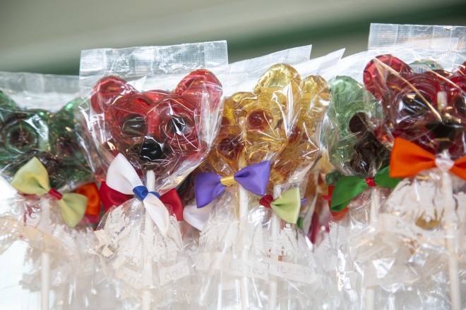 Bear lollies sold in the zoo