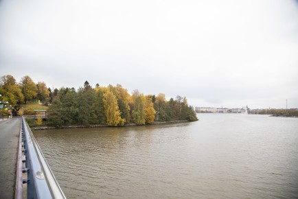View from Mustikkamaa bridge to Korkeasaari